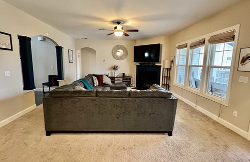 Aberdeen House | 4BR Getaway Close 2 US Open 2024