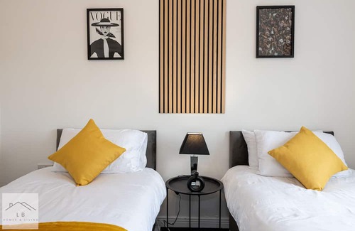 Manchester House | Comfy House | 8 Beds | 14 min to City Centre