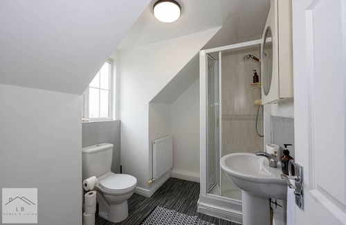 Manchester House | Comfy House | 8 Beds | 14 min to City Centre