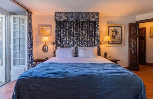 Sintra House | Lux 300 years Smart Palace w/Gym, Jacuzi & Snooker