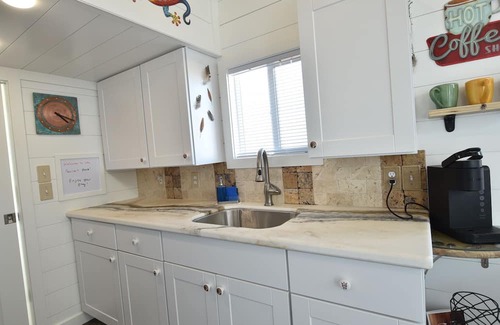 Prescott Valley House | Tiny Home with full kitchen, Loft sleeping, patio, private parking, dark skies.