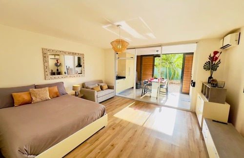 Tahiti Apartment | Cozy apartment steps away from the beach, supermarket, and bakery.