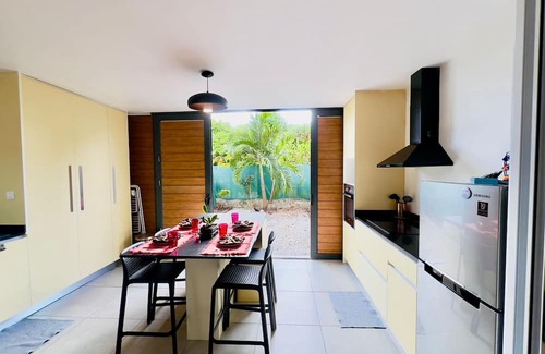 Tahiti Apartment | Cozy apartment steps away from the beach, supermarket, and bakery.