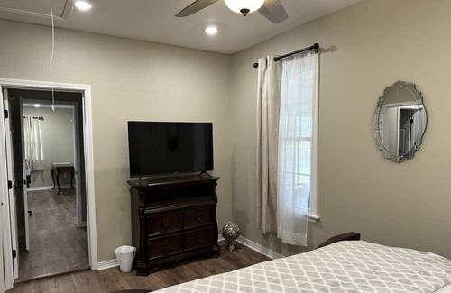 Greenwood House | Charming 50's Cottage on Main St.