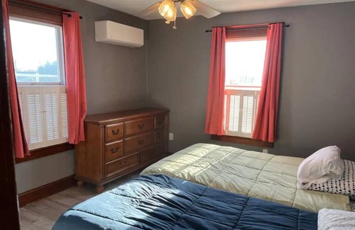 Wildwood House | Multi-Family by the Bay!