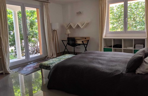 Rognac Villa | Homerez - Big villa for 10 ppl. with swimming-pool and garden at Rognac