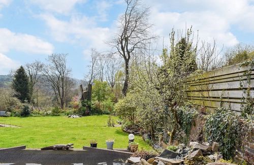 Lifton Cottage | A charming apartment oozing character, located within the delightful village of Lifton.