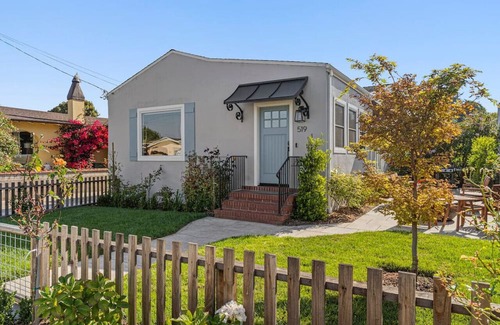 Half Moon Bay Cottage | Elle's Place 2 Blocks from Main Street