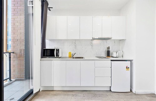 Burwood Apartment | Burwood 1Br steps to Train Station/Shopping