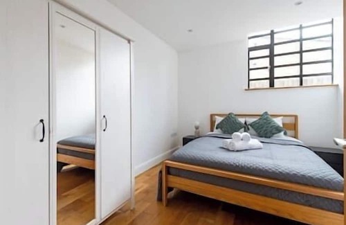 De Beauvoir Apartment | Trendy East London Flat (SH11)