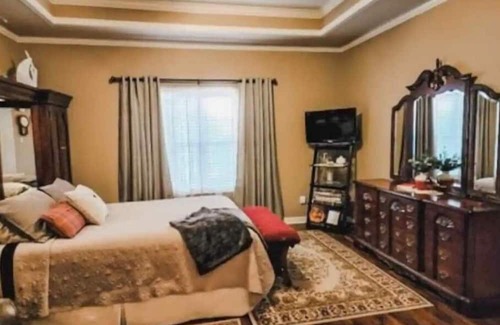 Beebe House | RaneyDay RedBird Retreat Water View/near Searcy AR