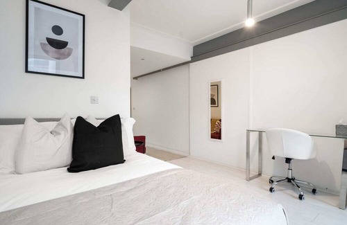 Stratford and New Town Apartment | LiveStay - Modern Two Bed Apartment in Stratford