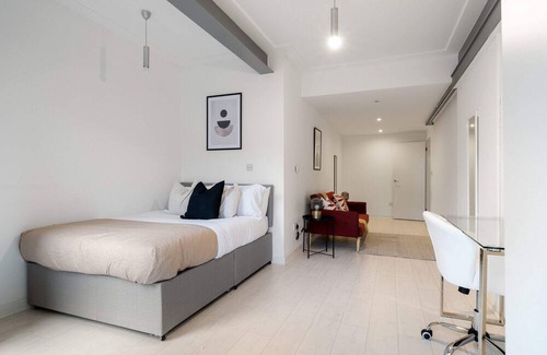 Stratford and New Town Apartment | LiveStay - Modern Two Bed Apartment in Stratford
