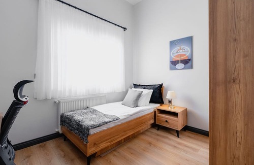 Lara Apartment | Central Flat w Balcony 5 min to Lara Beach