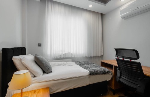 Lara Apartment | Central Flat w Balcony 5 min to Lara Beach