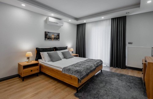 Lara Apartment | Modern Flat w Patio and Garden 5 min to Lara Beach