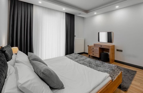 Lara Apartment | Modern Flat w Patio and Garden 5 min to Lara Beach