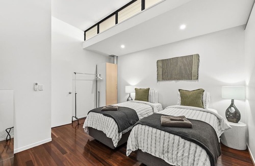 Teneriffe Apartment | Teneriffe Hidden Warehouse! 2Bed/1Bath/1Car