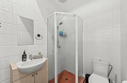 Teneriffe Apartment | Teneriffe Hidden Warehouse! 2Bed/1Bath/1Car