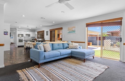 Pelican House | Serene Family Paradise