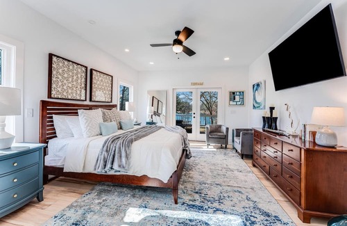 Hartwell House | The Elm Cottage - Amazing Lakehouse