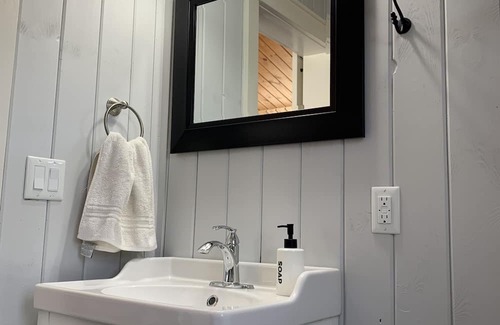 North Kawartha Cabin | Cozy Gateway on Eels Lake