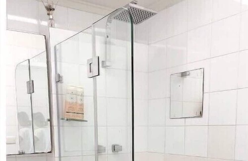 Kings Cross Apartment | [Open Sale!] Kings Cross Apartment. Prime Location, Comfy Stay!
