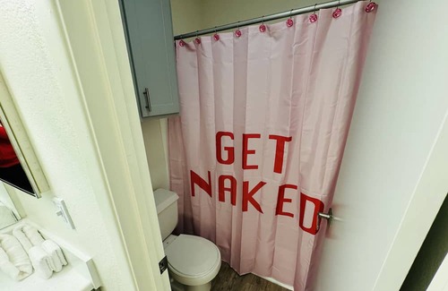 Paradise Apartment | GNO House/9 mins to Strip/Complementary Champagne