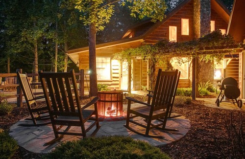 Fairview Cabin | Whispering Woods Lodge: 3BR*Pool Table*7 Acres*