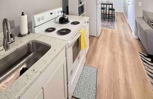 Webster Square Apartment | New Modern Studio