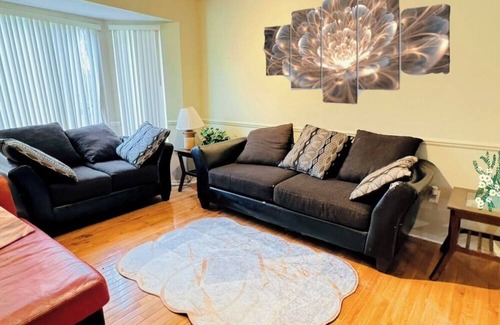 Mitchell House | 5br/5beds/3ba house near UM stadium, downtown Ann Arbor, with pool table