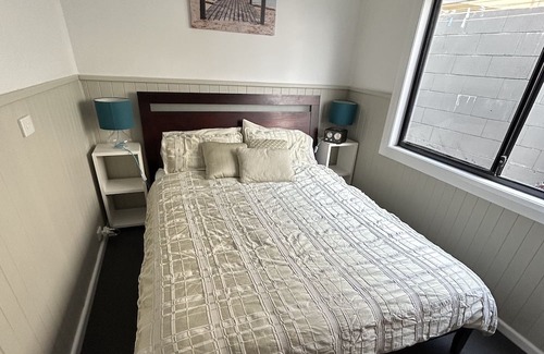Southern House | Beachfront! New ktichen, bathroom & laundry