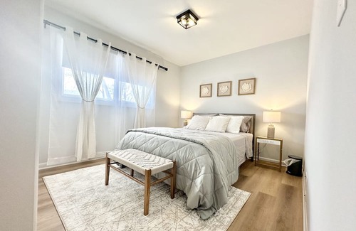Hanover Park House | Beautiful Ranch, close to train station, fully fenced yard