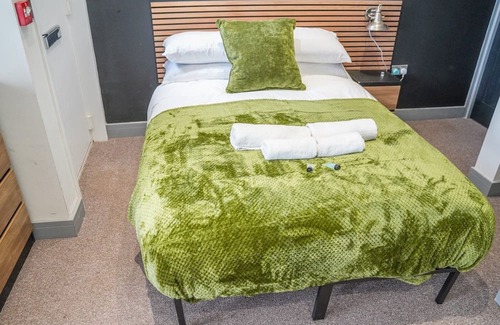 Beeston Apartment | Studio Retreat with Parking near Nottingham City Centre|Pass the Keys
