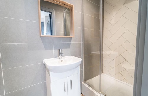 Beeston Apartment | Studio Retreat with Parking near Nottingham City Centre|Pass the Keys