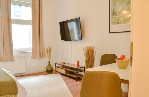 Ostviertel Apartment | Milpau: Studio Nespresso Netflix Terrasse