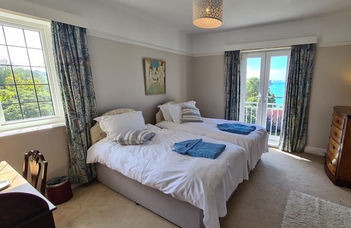 St. Mawes Cottage | The White House - a holiday home that sleeps 9 guests in 5 bedrooms
