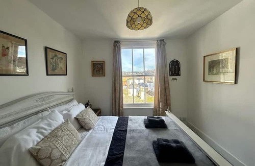 Old Town Hastings Apartment | Eagles Nest: Heart of Old Town with stunning views