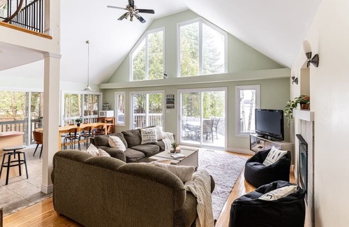 Springwater Cottage | Orr Lake Waterfront|Firepit|Shallow Entry|Arcade