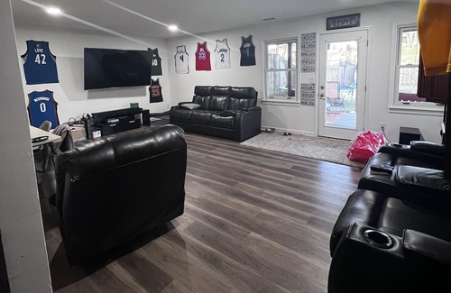 Cumming House | Location! Basement rental:1 bed, 1 bathroom. 5 min to shopping and Lake Lanier.