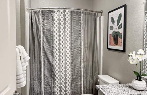 University Place Apartment | Barsala l Modern 3BD in the University City area
