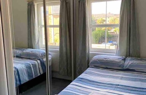 Windsor Cottage | Buchanan Cottage | 2 Bed House in Golden Triangle