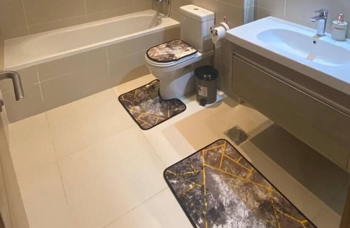 Al-Khalifa Apartment | Carrara White 3BR APT Garden and Pool