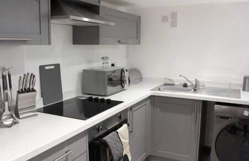 Hillsborough Apartment | Cosy 1 Bed Retreat - Free On Street Parking