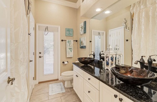 Lakeland House | Beautiful 4/2 bath, 2600 sq ft home in gated subdivision. pool and hot tub
