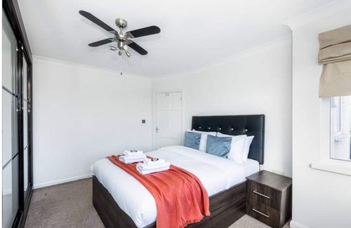 Preston House | Gardened 2BR house, quiet Cul-de-Sac of Wembley