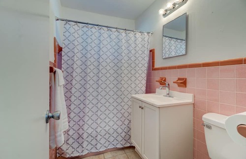 Daytona Beach Cottage | Cozy Cottage #1 in Daytona Beach. Relaxing beach views from patio!