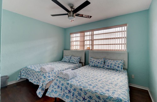 Daytona Beach Cottage | Cozy Cottage #1 in Daytona Beach. Relaxing beach views from patio!