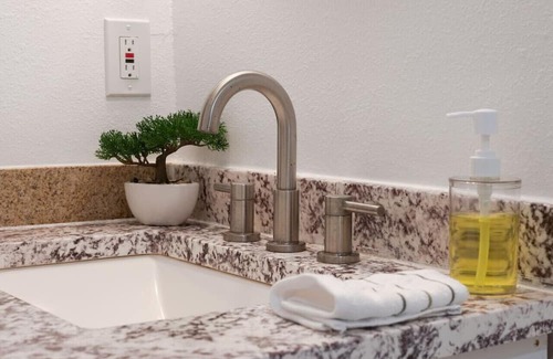 Azalea Park House | Studio in the heart of Orlando