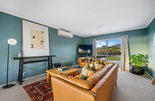 Hilltop House | Retreat on Harvey Street. Lake Views, Spa Pool, 5 Bedrooms, Close to Town & Lake